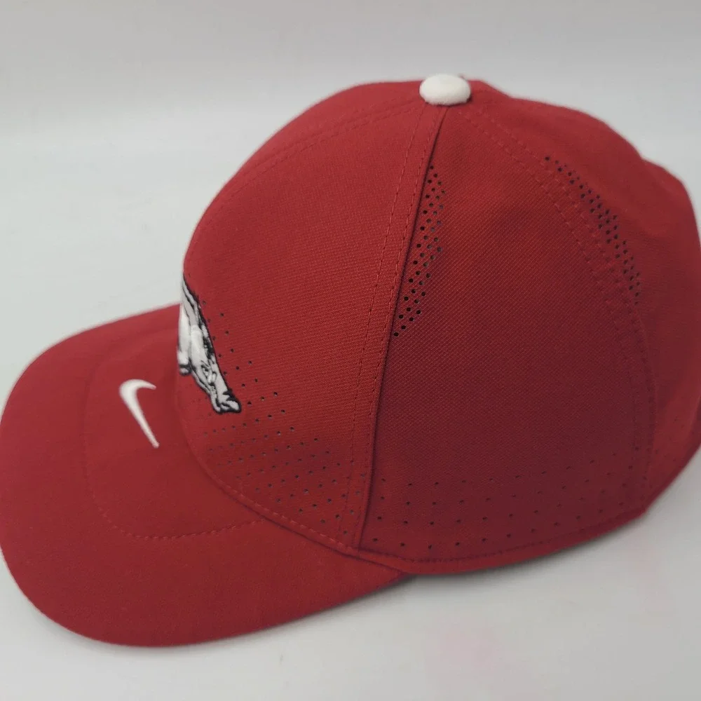 Arkansas Razorbacks Hat Fitted One‎ Size Nike Red White NCAA Classic99 Dri-Fit